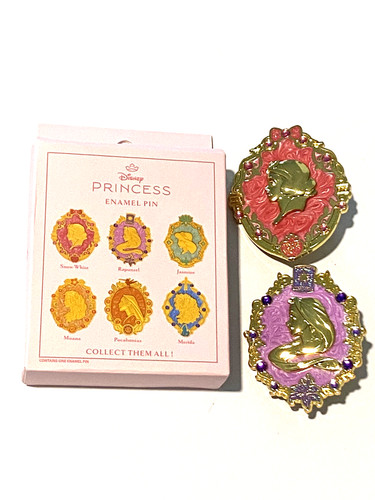 Disney princess brooch box - disney, s2